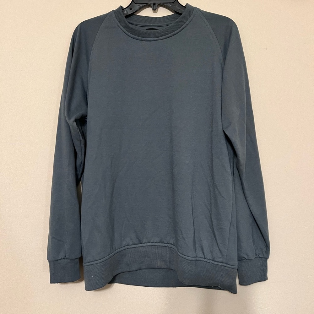Minimalist sweater